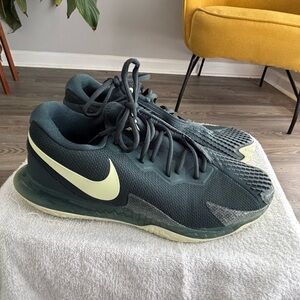 NikeCourt Zoom Vapor Cage 4
Rafa 'Deep Jungle'